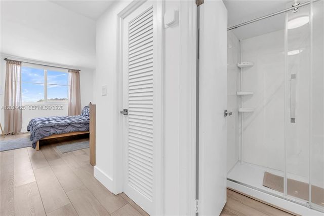 300 Bayview Dr 214, Sunny Isles Beach, FL 33160