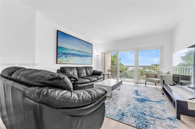 300 Bayview Dr 214, Sunny Isles Beach, FL 33160