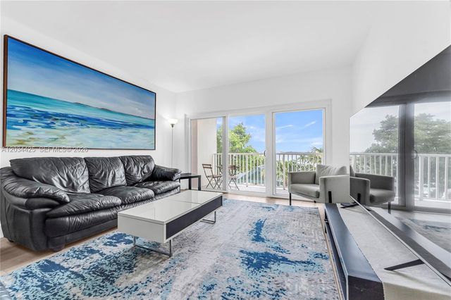 300 Bayview Dr 214, Sunny Isles Beach, FL 33160