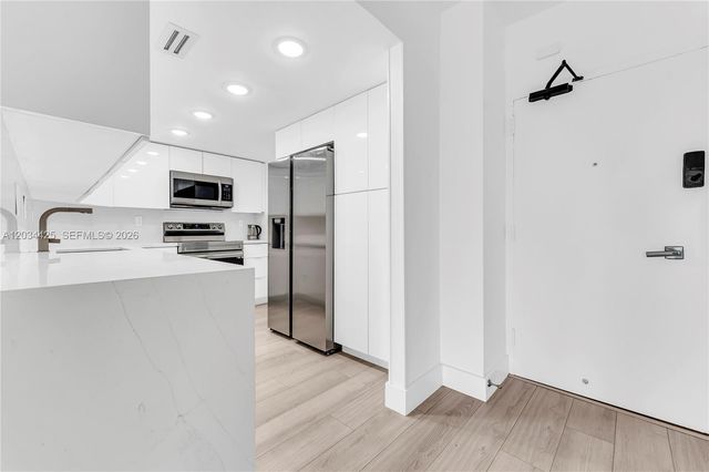 300 Bayview Dr 214, Sunny Isles Beach, FL 33160