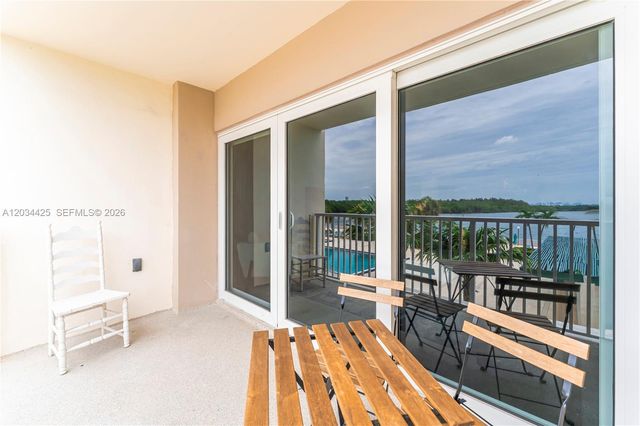 300 Bayview Dr 214, Sunny Isles Beach, FL 33160