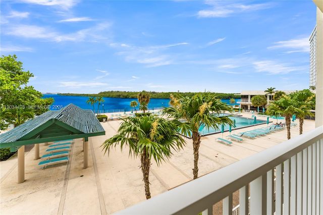 300 Bayview Dr 214, Sunny Isles Beach, FL 33160