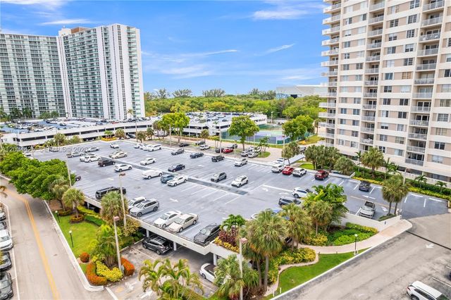 300 Bayview Dr 214, Sunny Isles Beach, FL 33160