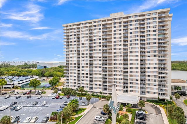 300 Bayview Dr 214, Sunny Isles Beach, FL 33160