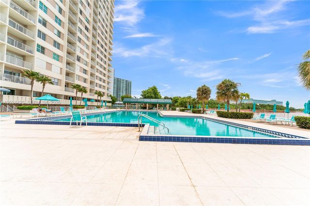 300 Bayview Dr 214, Sunny Isles Beach, FL 33160