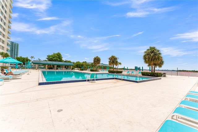 300 Bayview Dr 214, Sunny Isles Beach, FL 33160