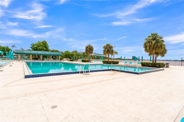 300 Bayview Dr 214, Sunny Isles Beach, FL 33160