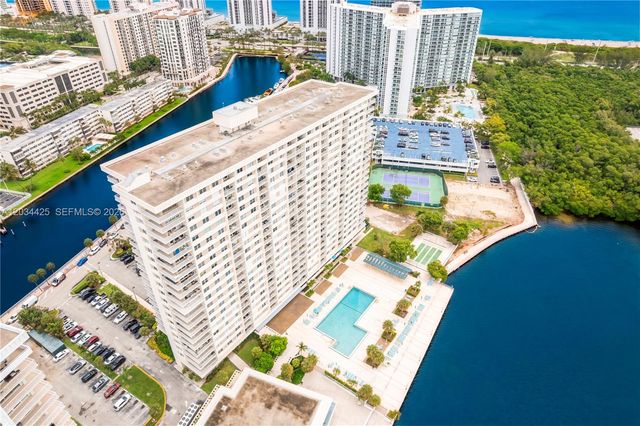 300 Bayview Dr 214, Sunny Isles Beach, FL 33160