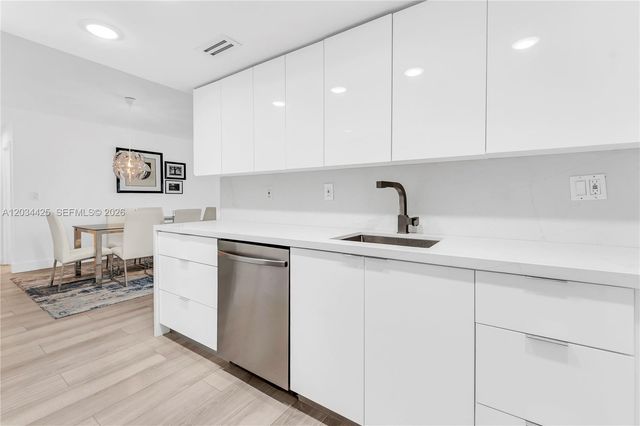300 Bayview Dr 214, Sunny Isles Beach, FL 33160