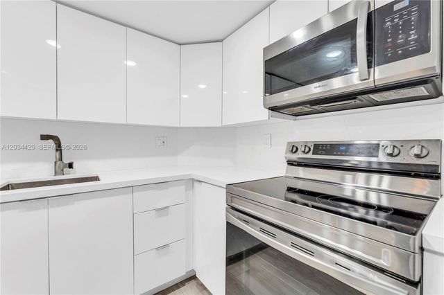300 Bayview Dr 214, Sunny Isles Beach, FL 33160