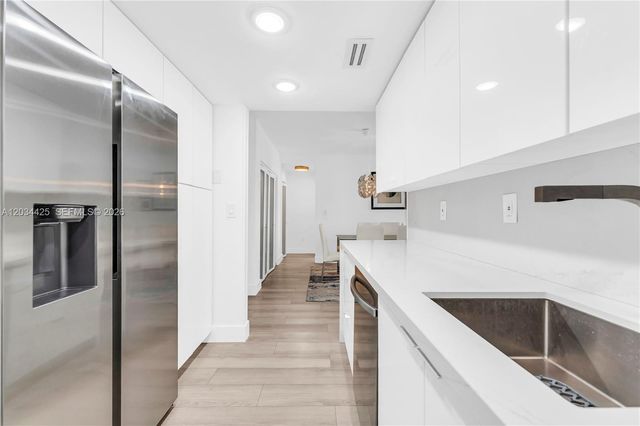 300 Bayview Dr 214, Sunny Isles Beach, FL 33160