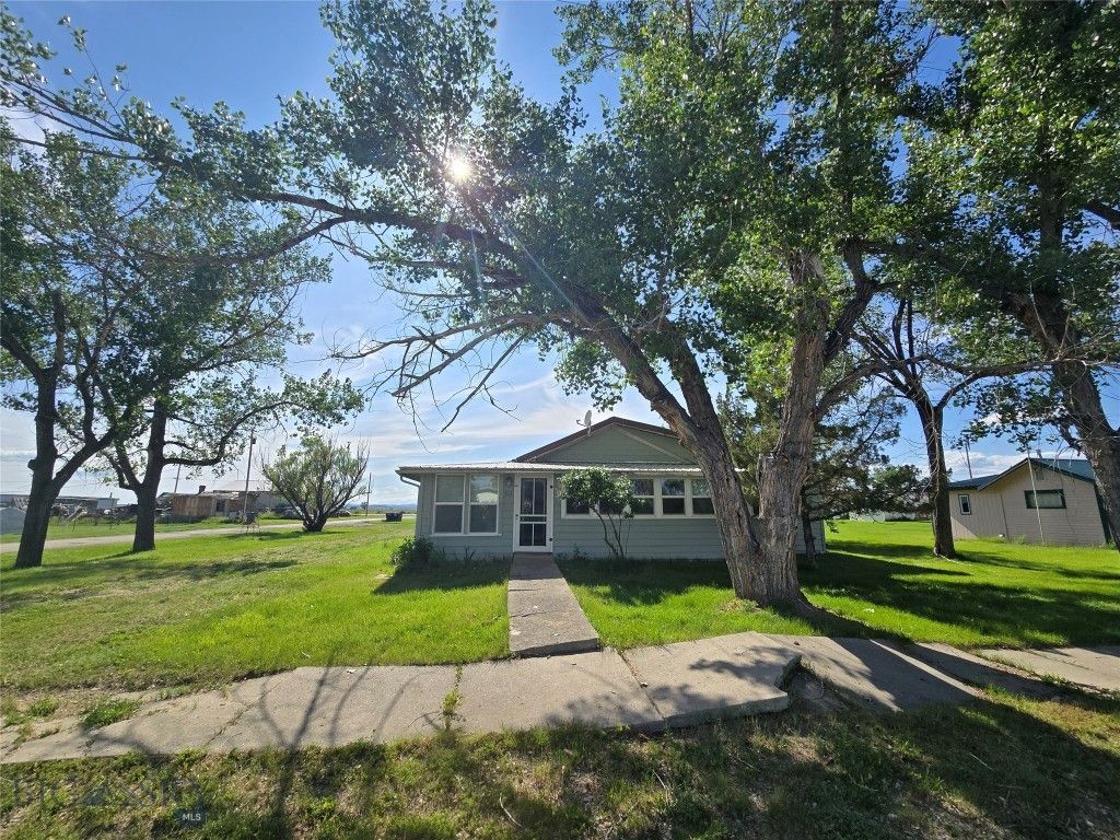 313 S Teigen Avenue, Winnett, MT 59087