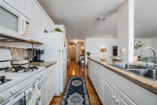 5521 80TH STREET N 205, St Petersburg, FL 33709