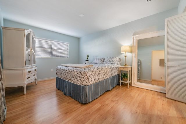 5521 80TH STREET N 205, St Petersburg, FL 33709