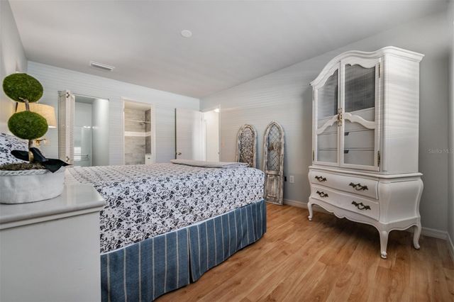 5521 80TH STREET N 205, St Petersburg, FL 33709