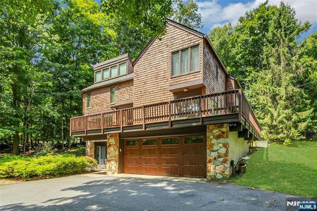 45 Parker Place, Upper Saddle River, NJ 07458