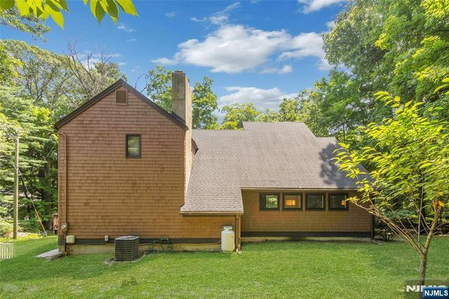 45 Parker Place, Upper Saddle River, NJ 07458