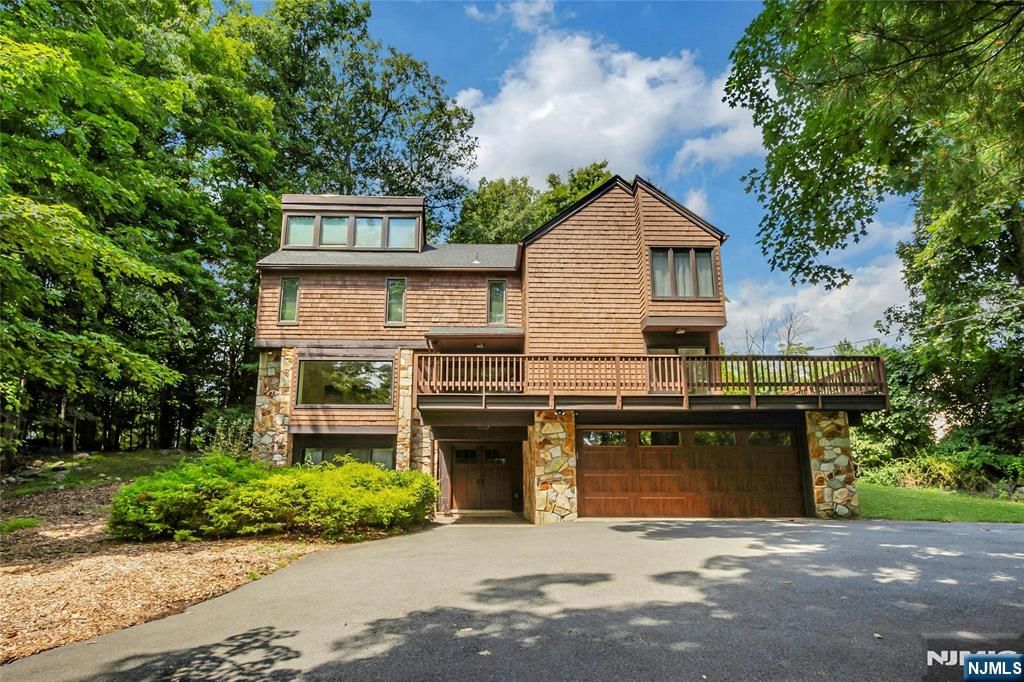 45 Parker Place, Upper Saddle River, NJ 07458