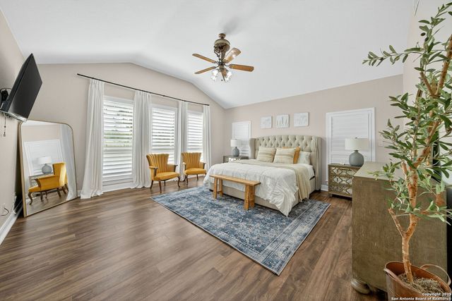 2220 FM 1343, Devine, TX 78016