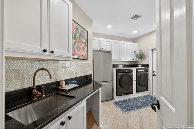 2220 FM 1343, Devine, TX 78016