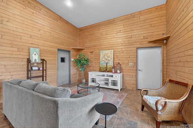 2220 FM 1343, Devine, TX 78016