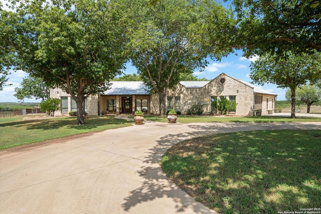 2220 FM 1343, Devine, TX 78016