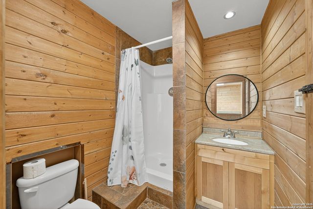 2220 FM 1343, Devine, TX 78016