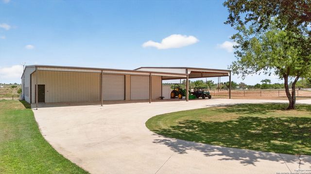 2220 FM 1343, Devine, TX 78016