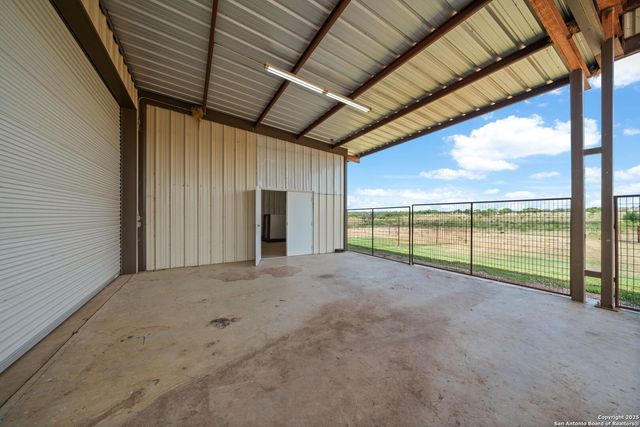 2220 FM 1343, Devine, TX 78016