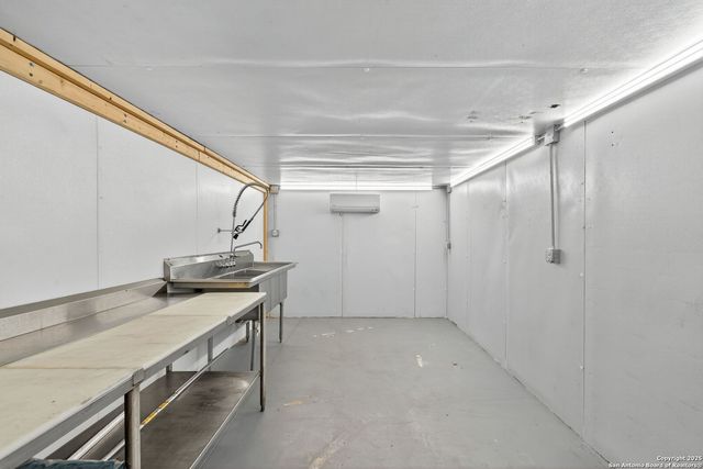 2220 FM 1343, Devine, TX 78016