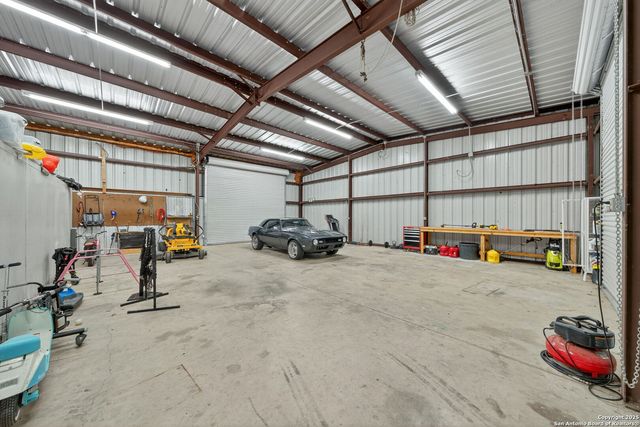 2220 FM 1343, Devine, TX 78016