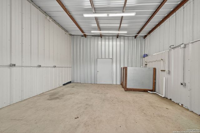 2220 FM 1343, Devine, TX 78016