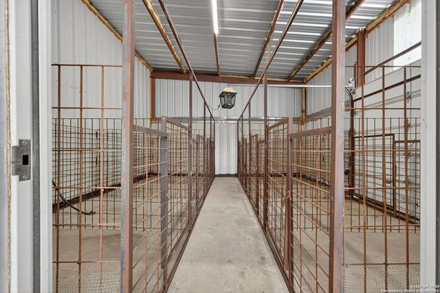 2220 FM 1343, Devine, TX 78016