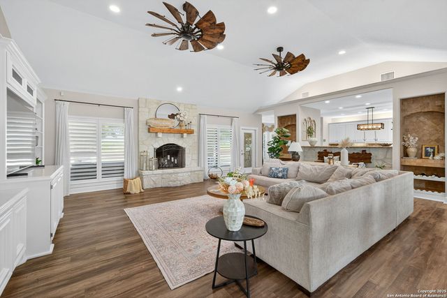 2220 FM 1343, Devine, TX 78016