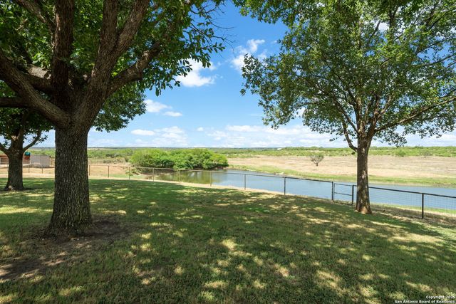 2220 FM 1343, Devine, TX 78016