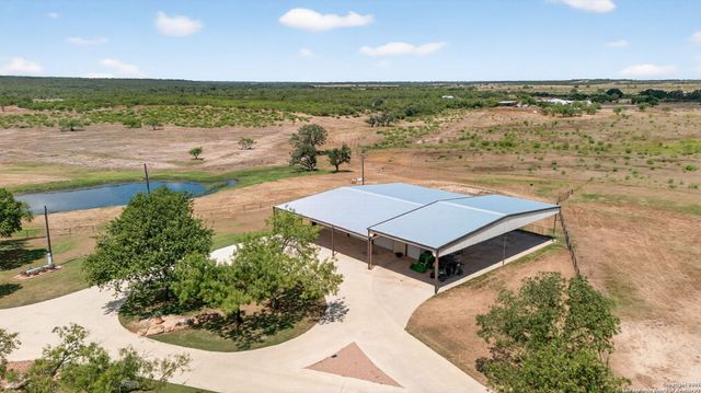 2220 FM 1343, Devine, TX 78016