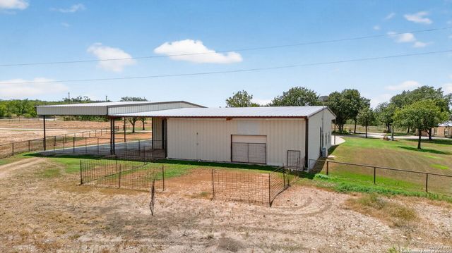 2220 FM 1343, Devine, TX 78016