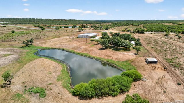 2220 FM 1343, Devine, TX 78016