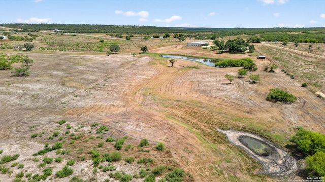 2220 FM 1343, Devine, TX 78016