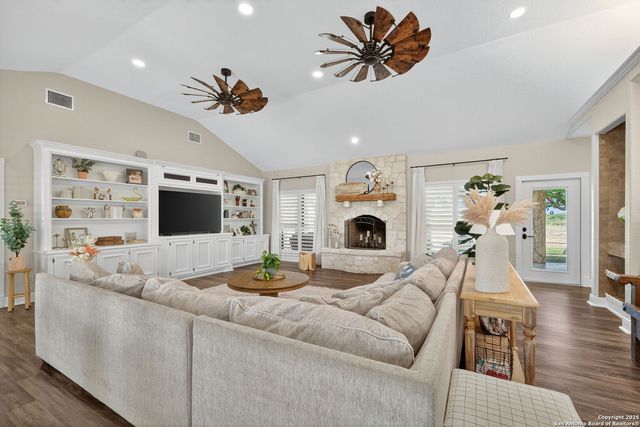 2220 FM 1343, Devine, TX 78016