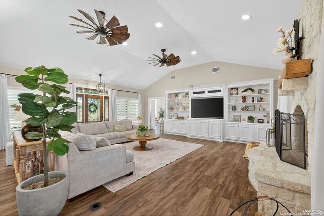 2220 FM 1343, Devine, TX 78016