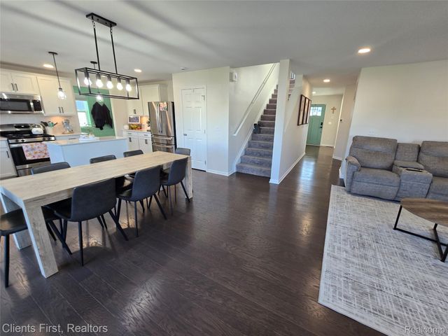 291 Quartz Way, White Lake Charter Township, MI 48386