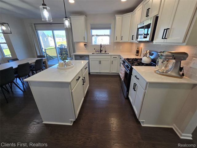 291 Quartz Way, White Lake Charter Township, MI 48386