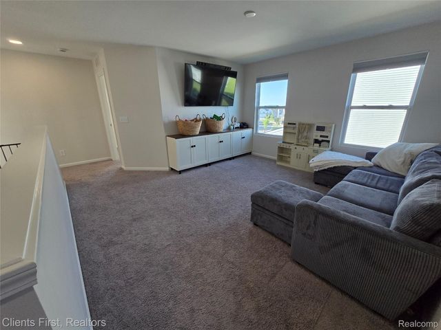 291 Quartz Way, White Lake Charter Township, MI 48386