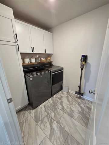 291 Quartz Way, White Lake Charter Township, MI 48386