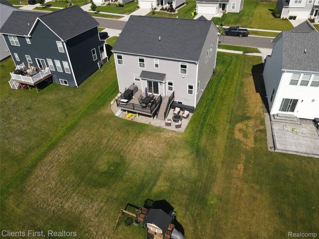 291 Quartz Way, White Lake Charter Township, MI 48386