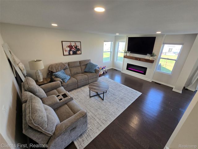 291 Quartz Way, White Lake Charter Township, MI 48386