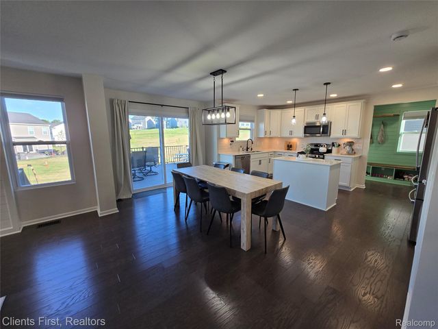291 Quartz Way, White Lake Charter Township, MI 48386