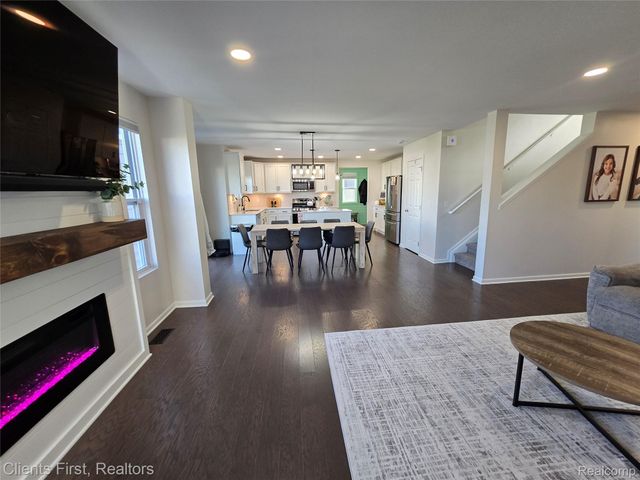 291 Quartz Way, White Lake Charter Township, MI 48386