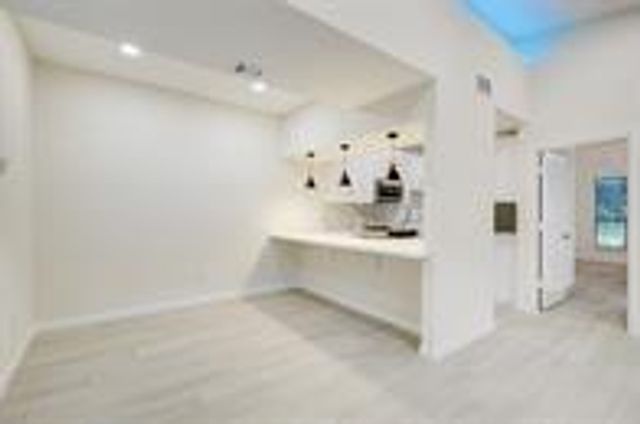 2001 Bering Drive 8J, Houston, TX 77057